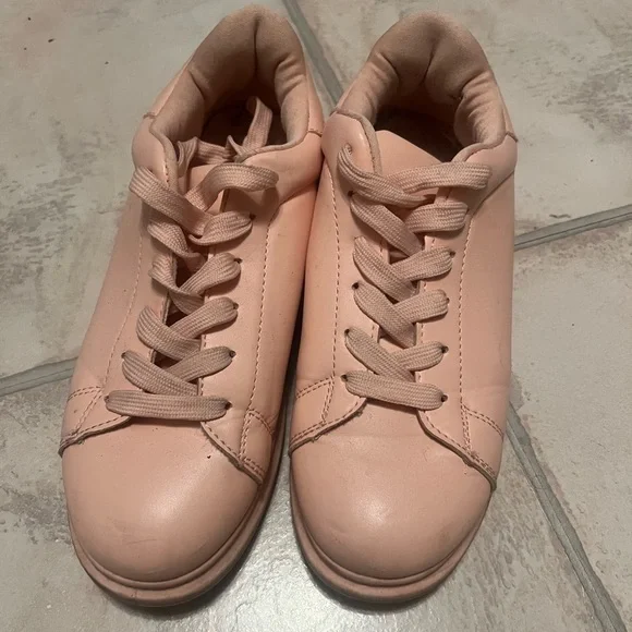 Pink shoes - Picture 2 of 8